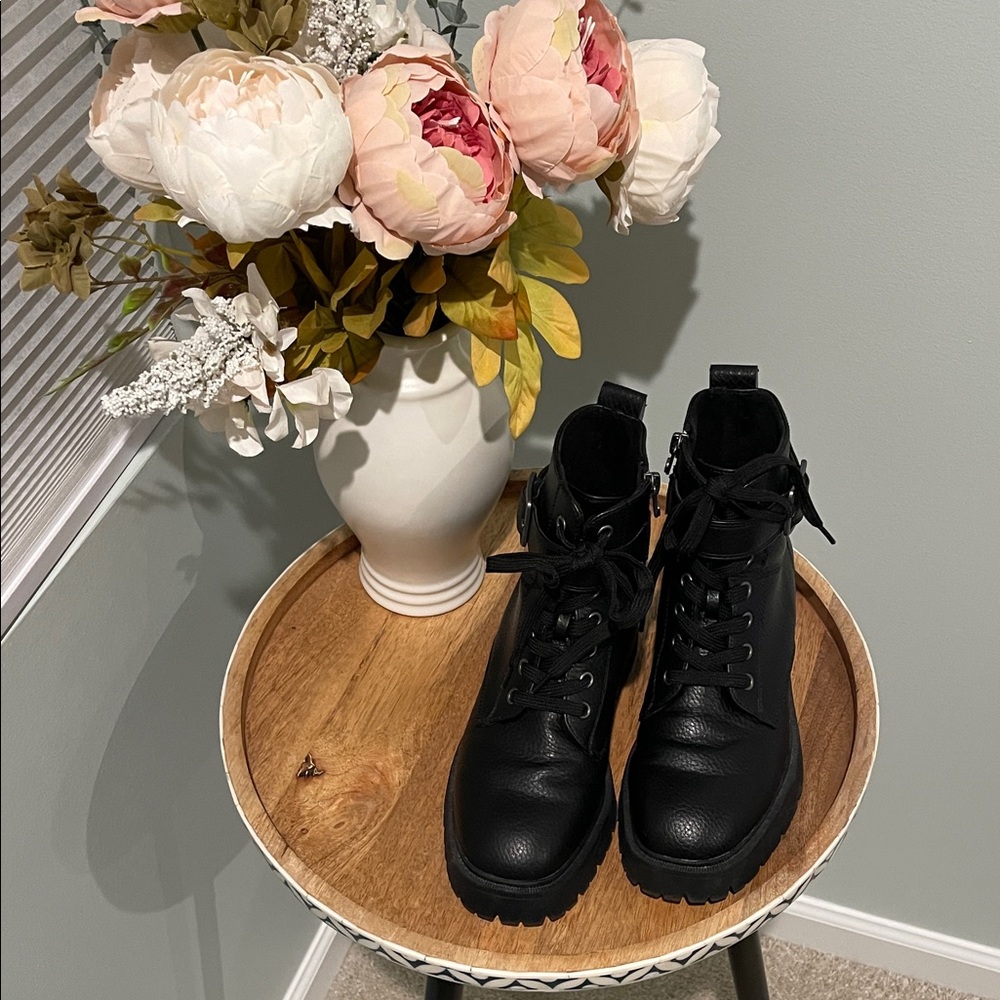 Elegant Black Leather Combat Boots - Picture 5 of 7